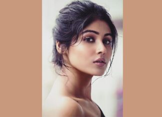 কালো অন্তর্বাসে মধুরিমা বসাক -এর উষ্ণতা!