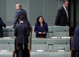 অস্বাভাবিক কায়দায় মন্ত্রী ছুঁয়েছেন- অস্ট্রেলিয়ার সাবেক নারী সাংসদ