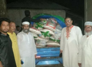 বাংলা নববর্ষের ১ম দিনে সাধারন মানুষের মাঝে আ.লীগ নেতার খাদ্য সামগ্রী বিতরণ gazipurnews.net